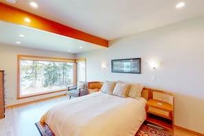 3 habitaciones, tabla de planchar con plancha, internet y ropa de cama 