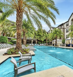 Pool - Apartment • Houston Medical District  (Houston)