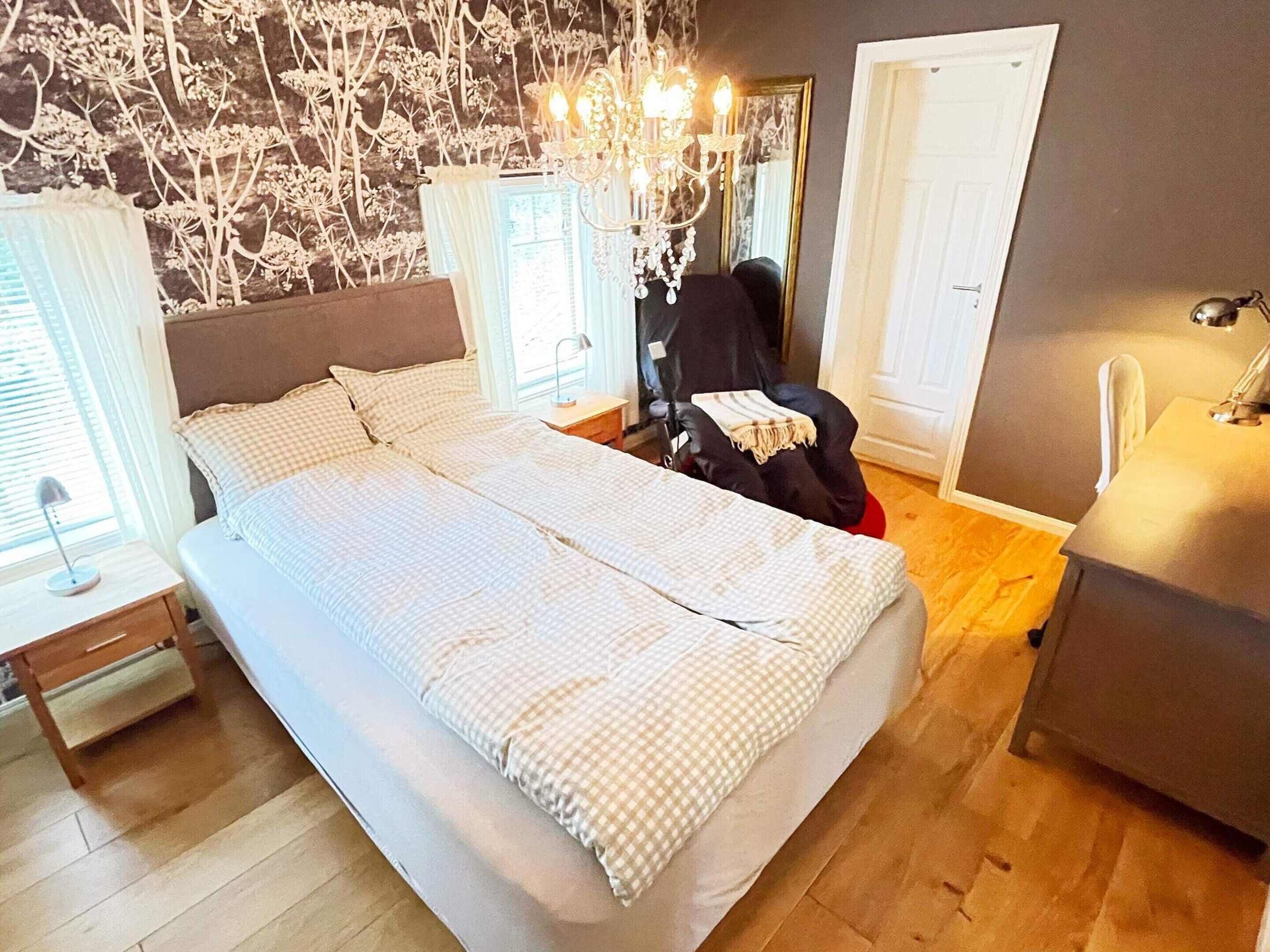 House | 6 bedrooms, individually furnished