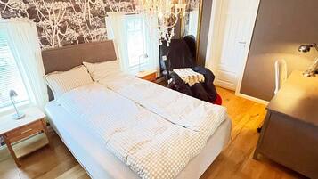 House | 6 bedrooms, individually furnished