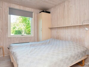 A room with a bed, a window, a wardrobe, and a shelf. - 5 Person Holiday Home in Bording (Bording)