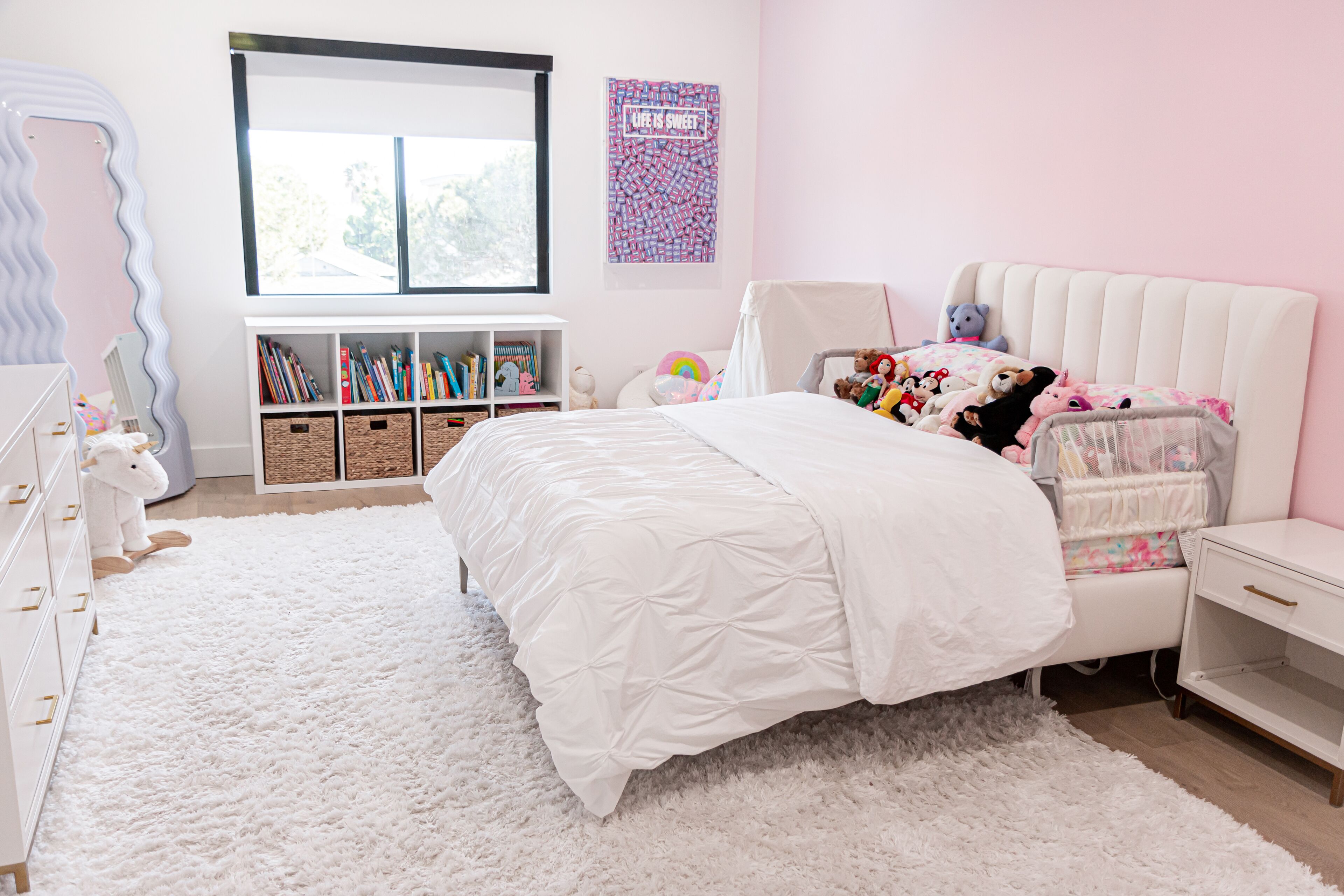 4 bedrooms, travel cot, WiFi, bed sheets