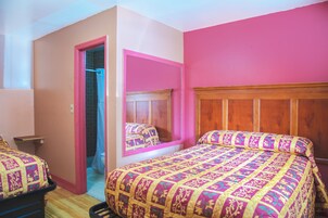 Escritorio, wifi gratis, ropa de cama