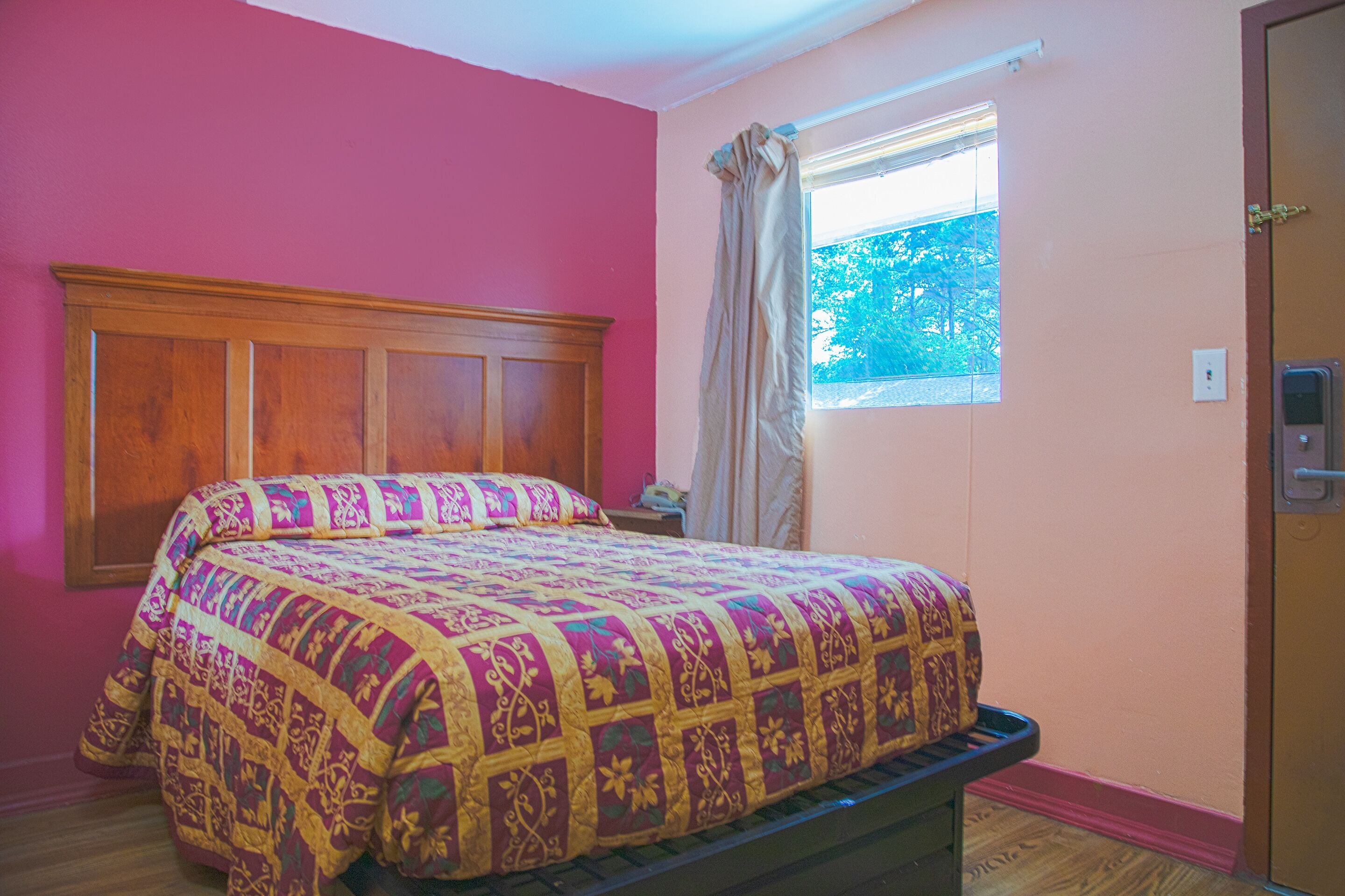 Bureau, Wi-Fi gratuit, draps fournis