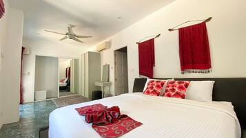 10 bedrooms, iron/ironing board, Internet, bed sheets