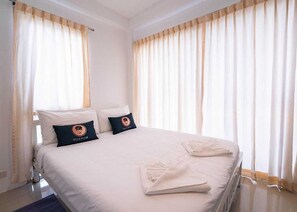 Deluxe Double | Minibar, free WiFi, bed sheets - RQ Bangkok Sukhumvit 50 by Collection O (Bangkok)