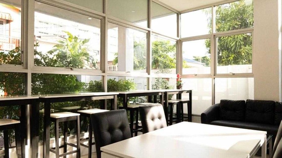 RQ Bangkok Sukhumvit 50 by Collection O