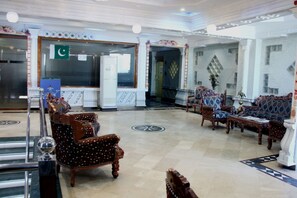 Living room - HOTEL CROWN (Hyderabad)