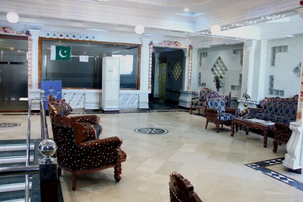 32-Zoll-LED-Fernseher mit Kabelempfang, Fernseher, Kamin