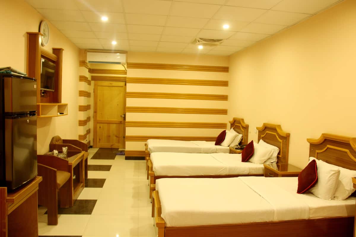Traditional Triple Room | Living room