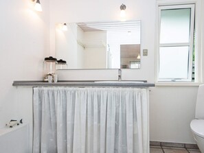 House | Bathroom - 6 Person Holiday Home in Knebel (Knebel)