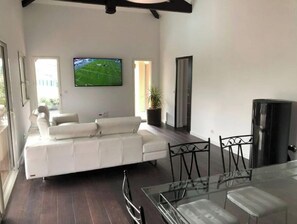 Interior - Villa-piscine-sauna 300m from the Bassin d'Arcachon and near Andernos (Lanton)