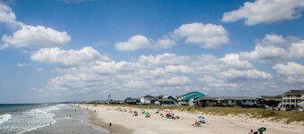 New gorgeous home with Pool, New 8 seater Golf Cart, elevator, with easy access to beach