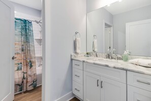 Unclassified image, 2 of 49, button - Spectacular home with Pool, New 8 seater Golf Cart, elevator, with easy access to beach (Oak Island)