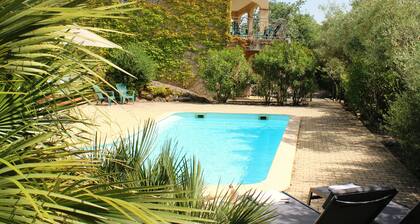 Villa spacieuse avec piscine privée à Caunes