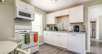 Luxury 1 bed APT near Five Point. Pets welcome!