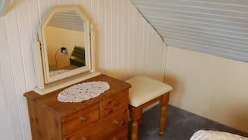3 bedrooms, bed sheets