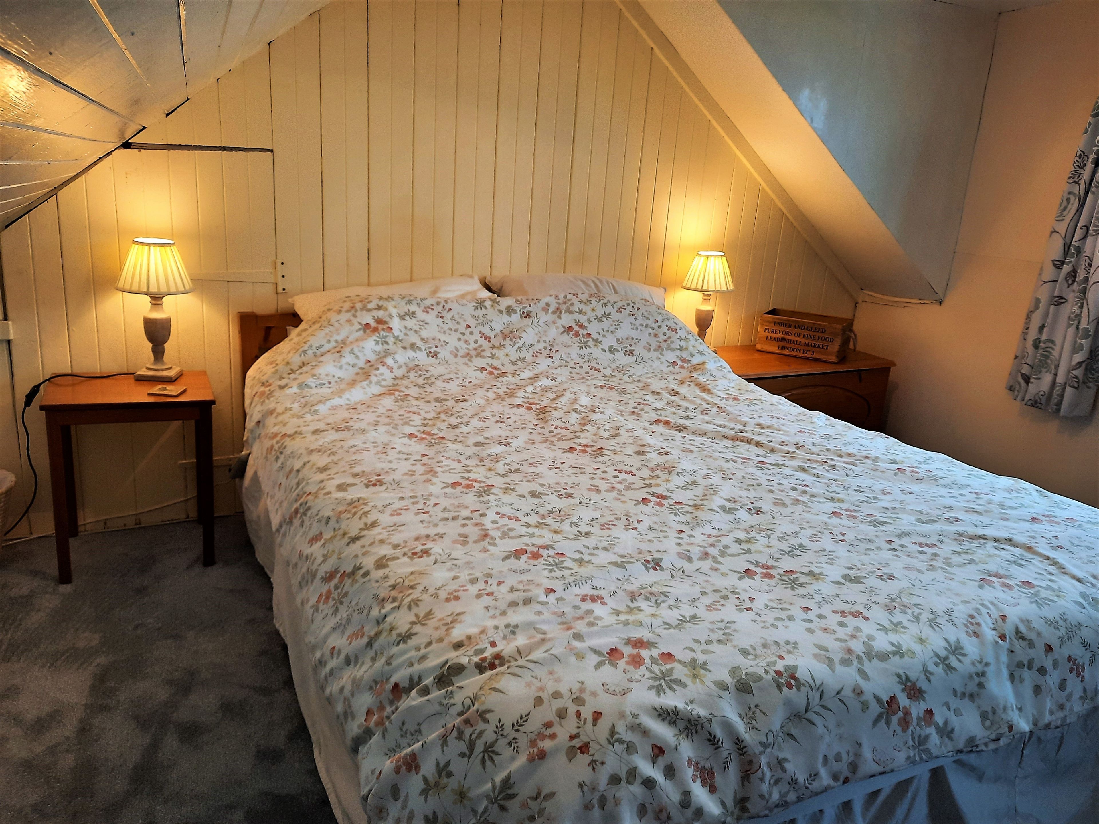 3 bedrooms, bed sheets