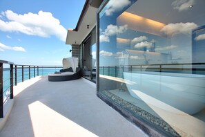 Terrace/patio - Stunning Seaview Pool Villa  (จ.สุราษฎร์ธานี)