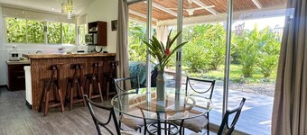 Private Home with fully equipped Kitchen, fast WiFi, Air conditioning & garden