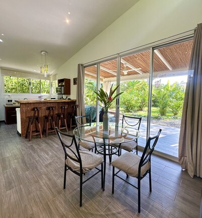 Private Home with fully equipped Kitchen, fast WiFi, Air conditioning & garden