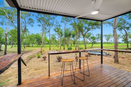 Terrace/patio. Spacious modern bungalow only 10 minutes to Litchfield National Park