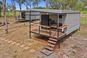 Property grounds - Spacious modern bungalow only 10 minutes to Litchfield National Park (Rum Jungle)
