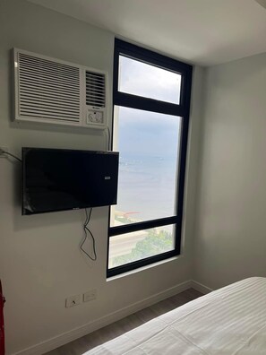 1 Schlafzimmer, Zimmersafe, Schreibtisch, Bügeleisen/Bügelbrett