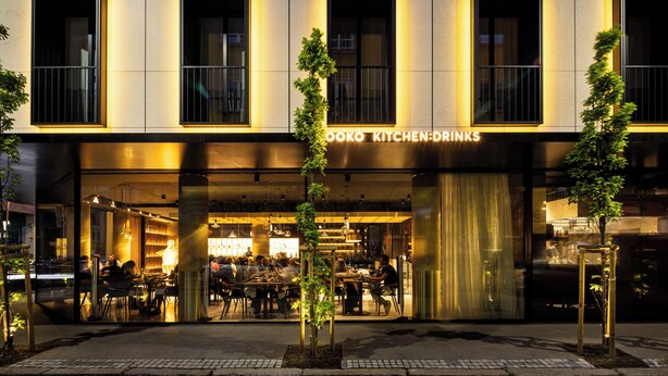 A modern building with a restaurant named "OOKO KITCHEN: DRINKS" at night. - Juno Hotel Sofia, a Member of Design Hotels (Sofia)