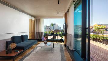 Télévision à écran plat de 32 pouces avec chaßnes numériques, télévision