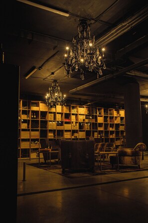 Tasting room - Juno Hotel Sofia, a Member of Design Hotels (Sofia)