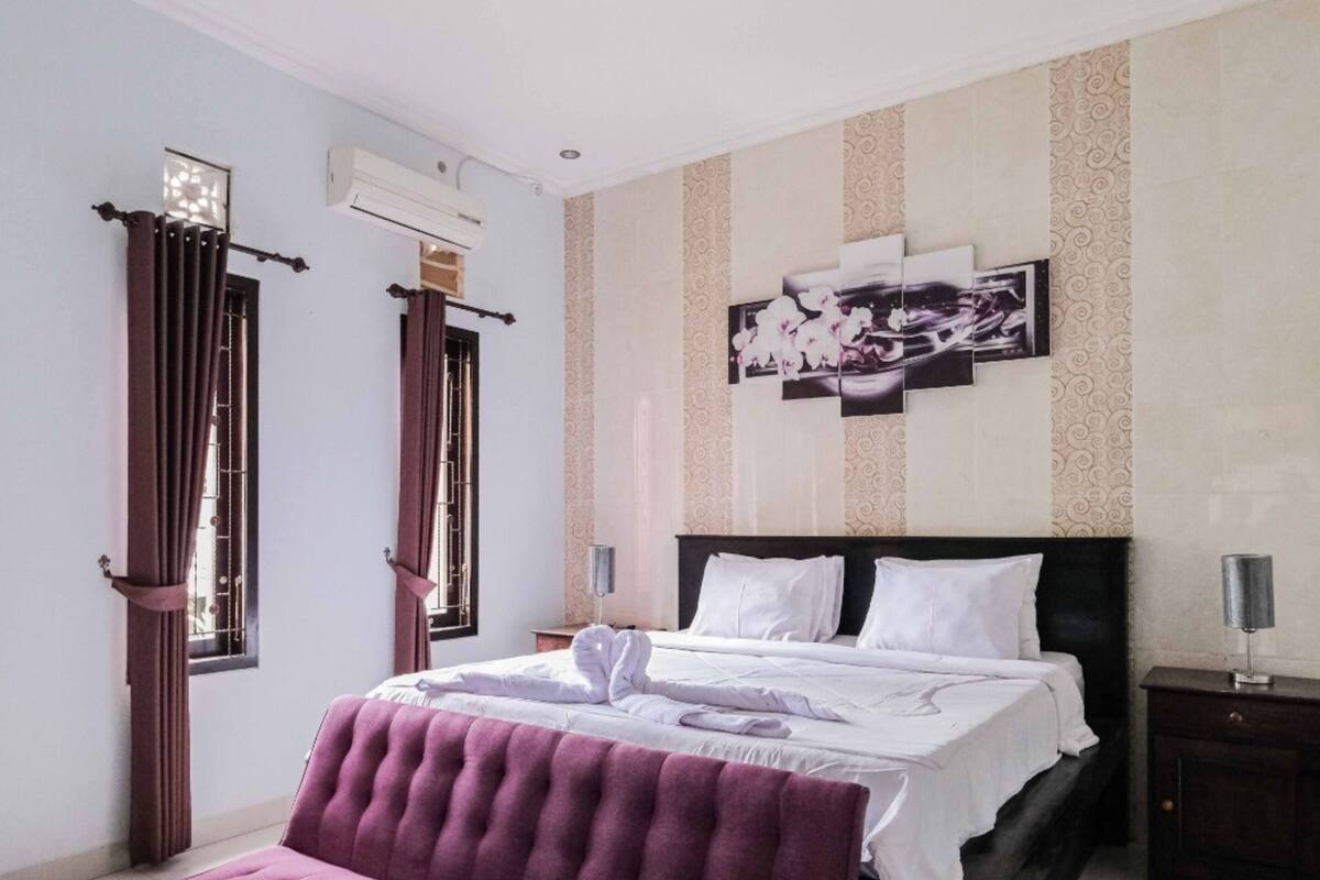 1 habitación, decoración personalizada, muebles diferentes y escritorio