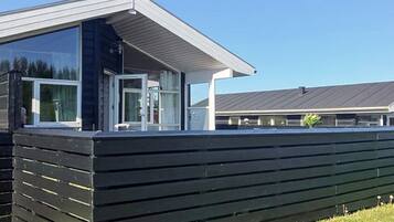 House | Pemandangan dari hartanah