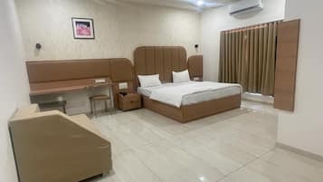 Executive Room | Desk, soundproofing, free WiFi, bed sheets