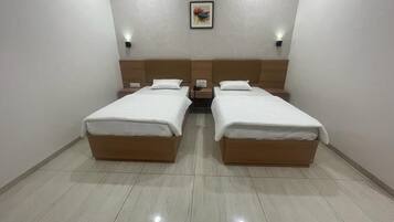 Deluxe Twin Room | Desk, soundproofing, free WiFi, bed sheets