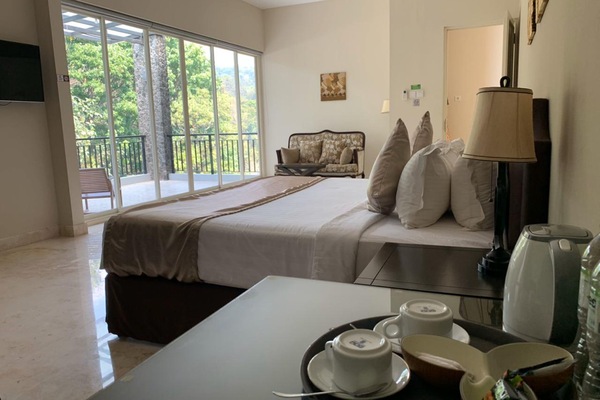 Escritorio, sistema de insonorización, ropa de cama