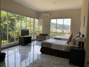 Escritorio, sistema de insonorización, ropa de cama