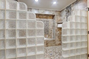 Hair dryer, towels - Sunrise Beach - LHC 611 · amily Fun - Walk to Noah's Ark! (Wisconsin Dells)