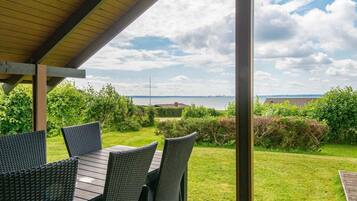 House | Outdoor dining