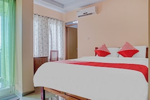 Desk, laptop workspace, free WiFi, bed sheets