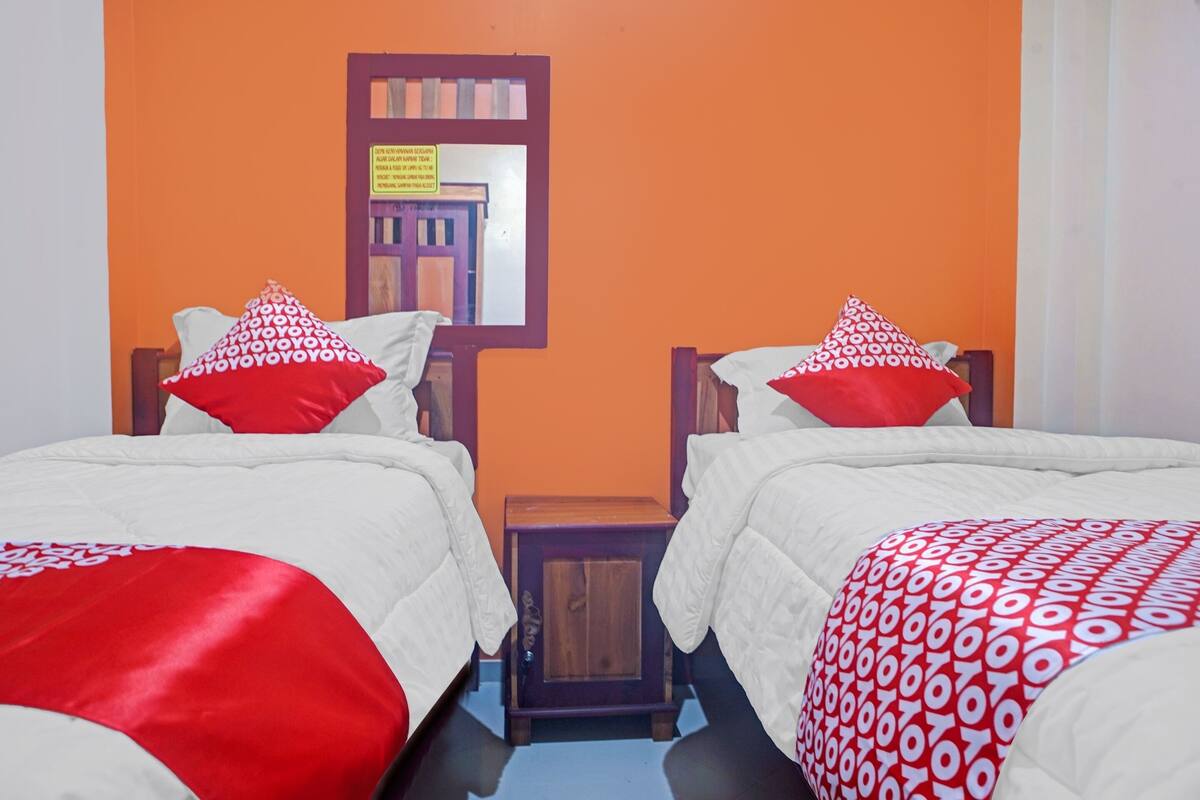 Desk, laptop workspace, free WiFi, bed sheets