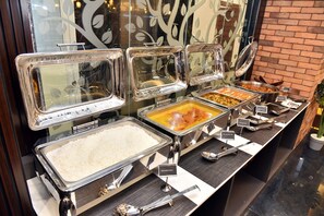 餐饮