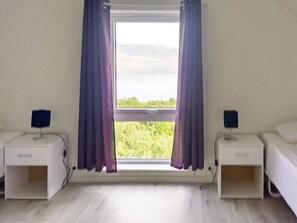 House | 4 bedrooms, individually furnished - 8 Person Holiday Home in Leka-by Traum (Leka)