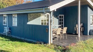 A small, single-story building with a covered porch and a chimney. - 5 Person Holiday Home in Hals (Hals)