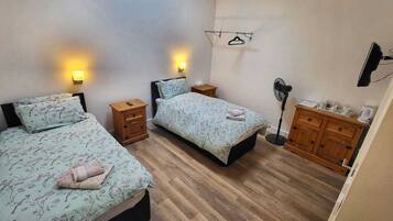 6 bedrooms, WiFi, bed sheets