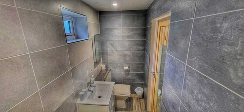 Deepcut Lodge Bed & Breakfast