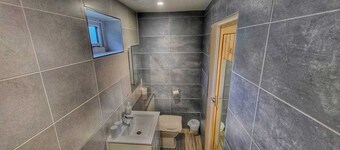 Deepcut Lodge Bed & Breakfast