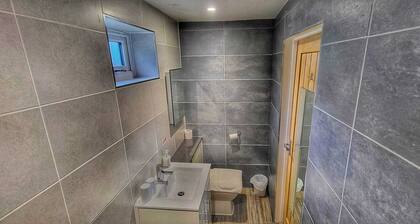 Deepcut Lodge Bed & Breakfast