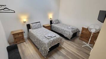 6 bedrooms, WiFi, bed sheets