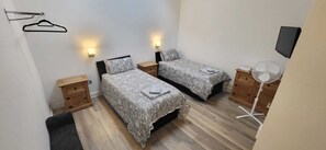 6 bedrooms, WiFi, bed sheets - Deepcut Lodge Bed & Breakfast (Deepcut)